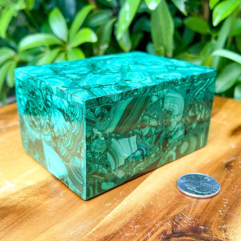 Looking for Genuine Malachite Carving? Shop at MagicCrystals for Genuine Malachite Box - Malachite Carved Jewelry Box - Malachite from Congo, Malachite Jewelry Box, Natural Stone Beautiful Quality Polished Malachite Box, Malachite Gemstone Box, Home Decor. malachite jewelry, malachite stone. Analyzing image Genuine-Malachite-Box-with-Lid-12