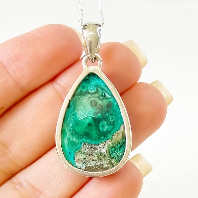 Collar de delfín de malaquita genuina