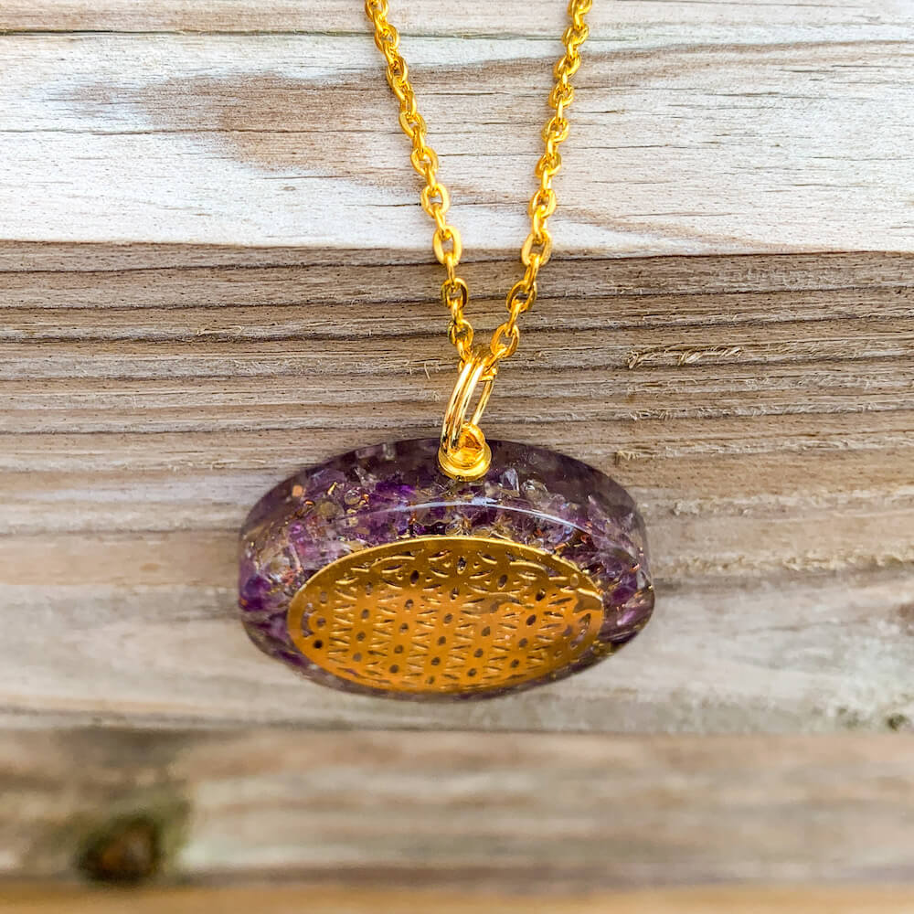 Amethyst Orgone Necklace, Sacred Geometry Orgone for Reiki Healing and Crystal Healing Stones. Amethyst Orgone helps against EMF and haarp radiations in our environment. Sacred light within this Orgonite Resin. Magic Crystals carries filled with healing crystals.