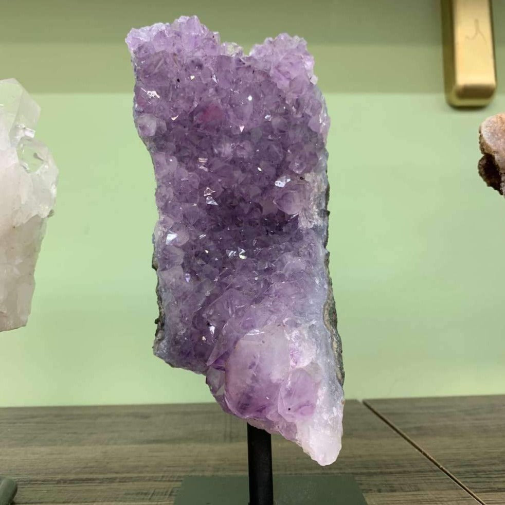 Druzy Amethyst Cluster en A Stand - #B
