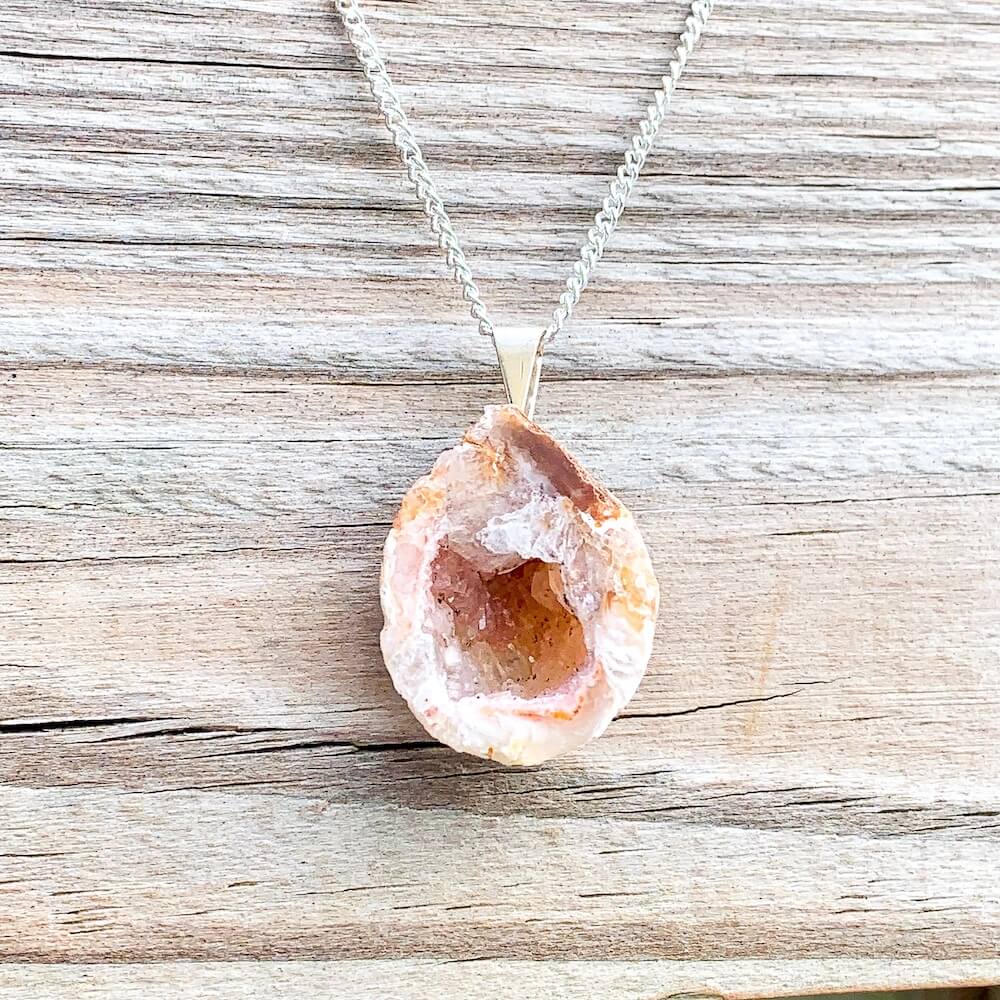 Looking for Druzy Geode Necklace? Shop at Magic Crystals for Agate Necklace and Jewelry, Agate Slice Necklace, Boho Necklace, Crystal Necklace, Silver Agate Slice Raw Necklaces, and Geode Necklace. FREE SHIPPING AVAILABLE. Agate can also be used for Protection, Strength, Harmony, Courage, Healing, Calming.