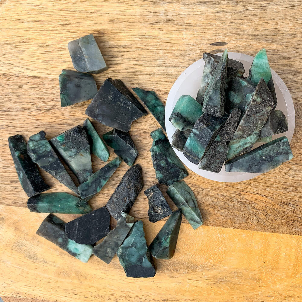 Looking for Emerald Free Form Gemstone - Polished Emerald Slab? Shop at Magic Crystals for genuine emerald polished free form. Natural Emerald Gemstone for HEALING and PROSPERITY. Magiccrystals.com offers the best quality gemstones. FREE SHIPPING AVAILABLE.