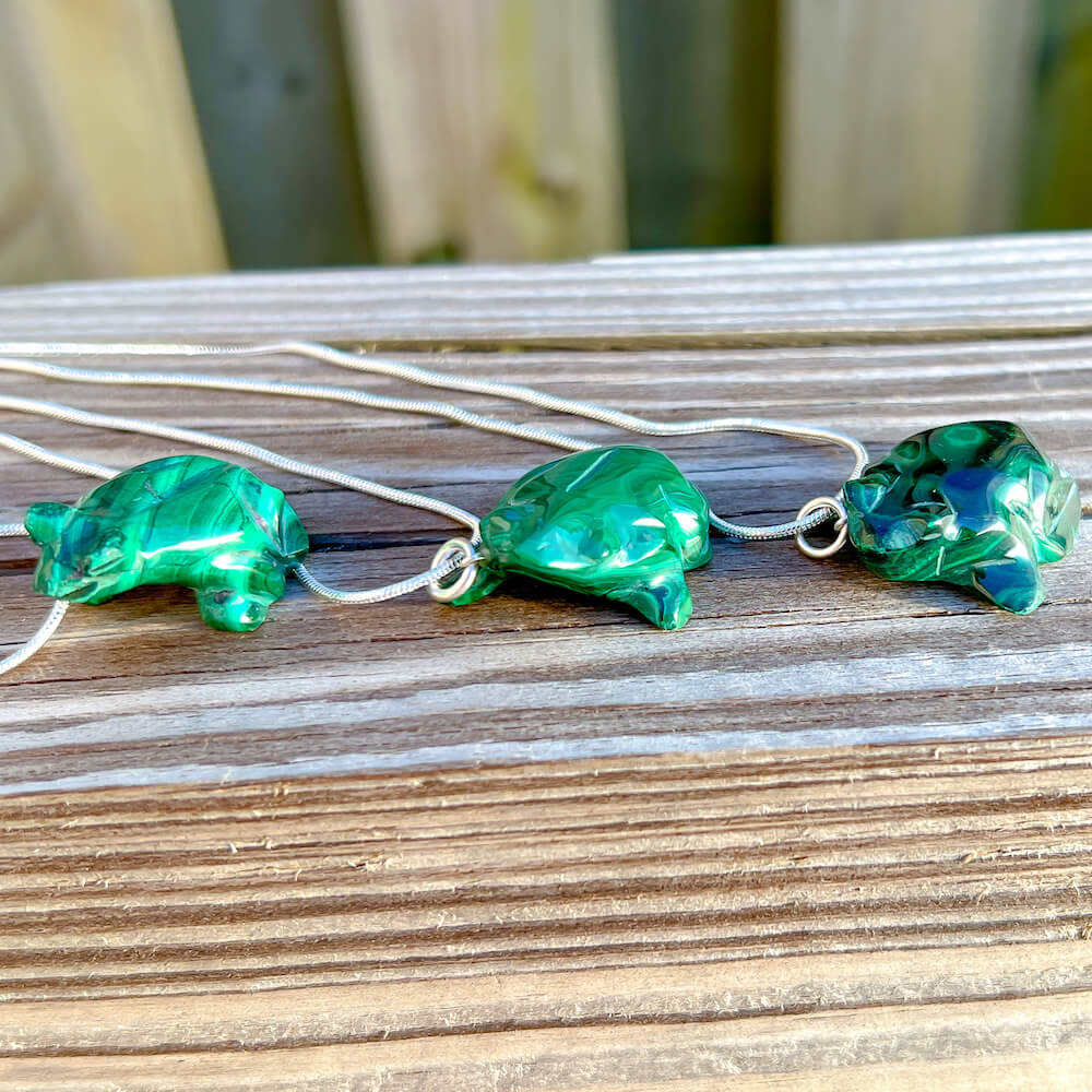 Malachite Frog Pendant Necklace - Malachite Jewelry at Magic Crystals. Malachite stimulates the heart chakra. Makes a perfect Valentine's day gift or Christmas Present. Malachite is ideal for burning through the fog of emotional confusion. Heart chakra stones - heart chakra crystals - malachite jewelry