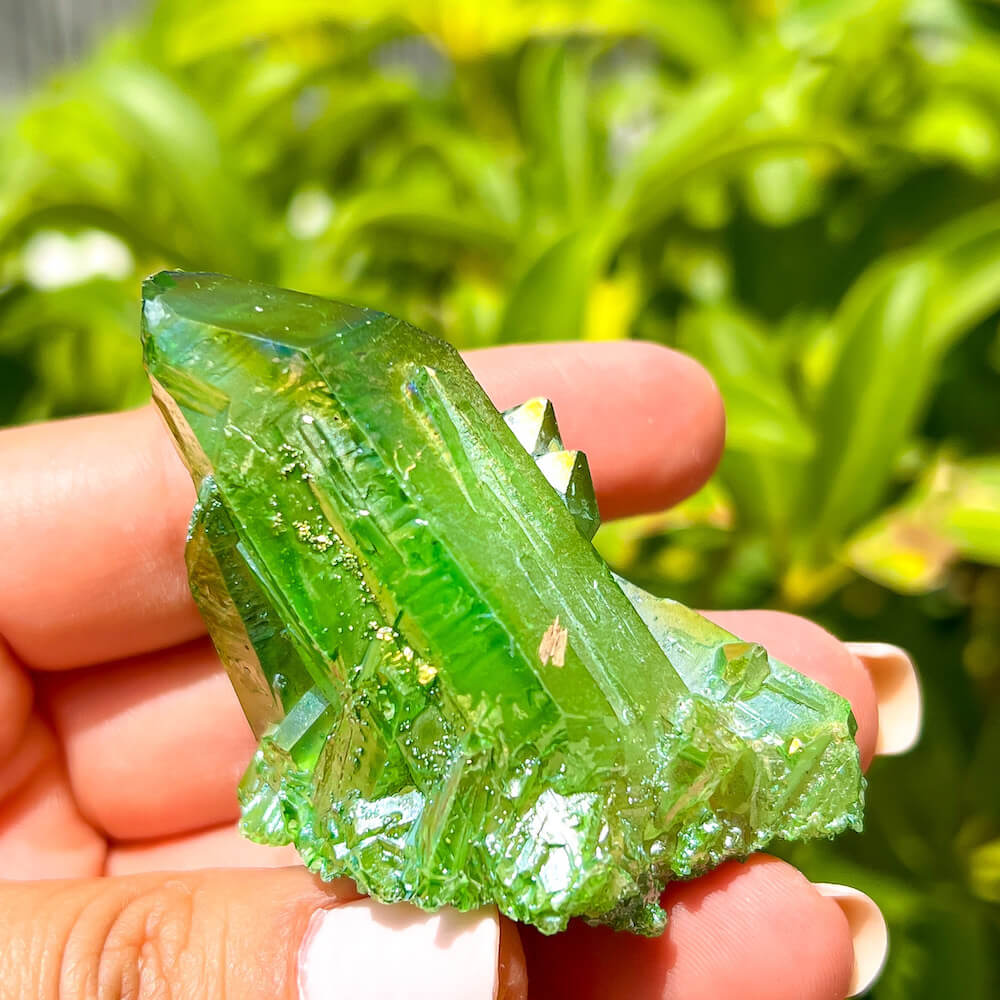 Racimo de cristal de cuarzo Aura verde oscuro oscuro - 302 gramos