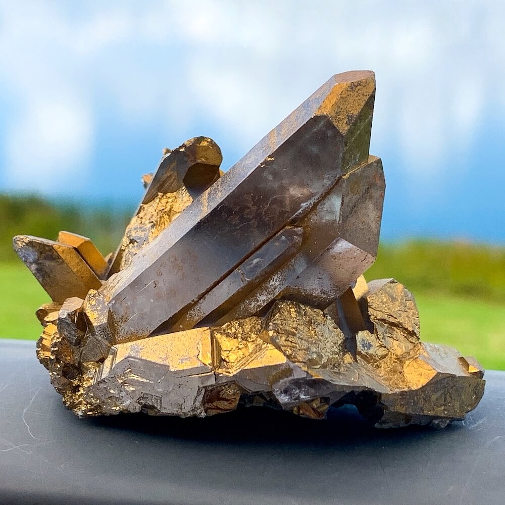 Shop for Imperial Gold Aura Quartz crystal cluster, Healing Reiki energy blessed jewel for Solar Plexus and Heart chakras, Gold Aura Quartz, Melon Aura at Magic Crystals. Magiccrystals.com increases one’s self-worth and personal power by raising one’s vibrations to those of empowerment and joy. FREE SHIPPING available