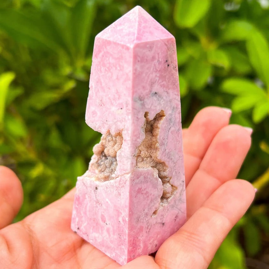 Torre de rodonita rosa de alta calidad