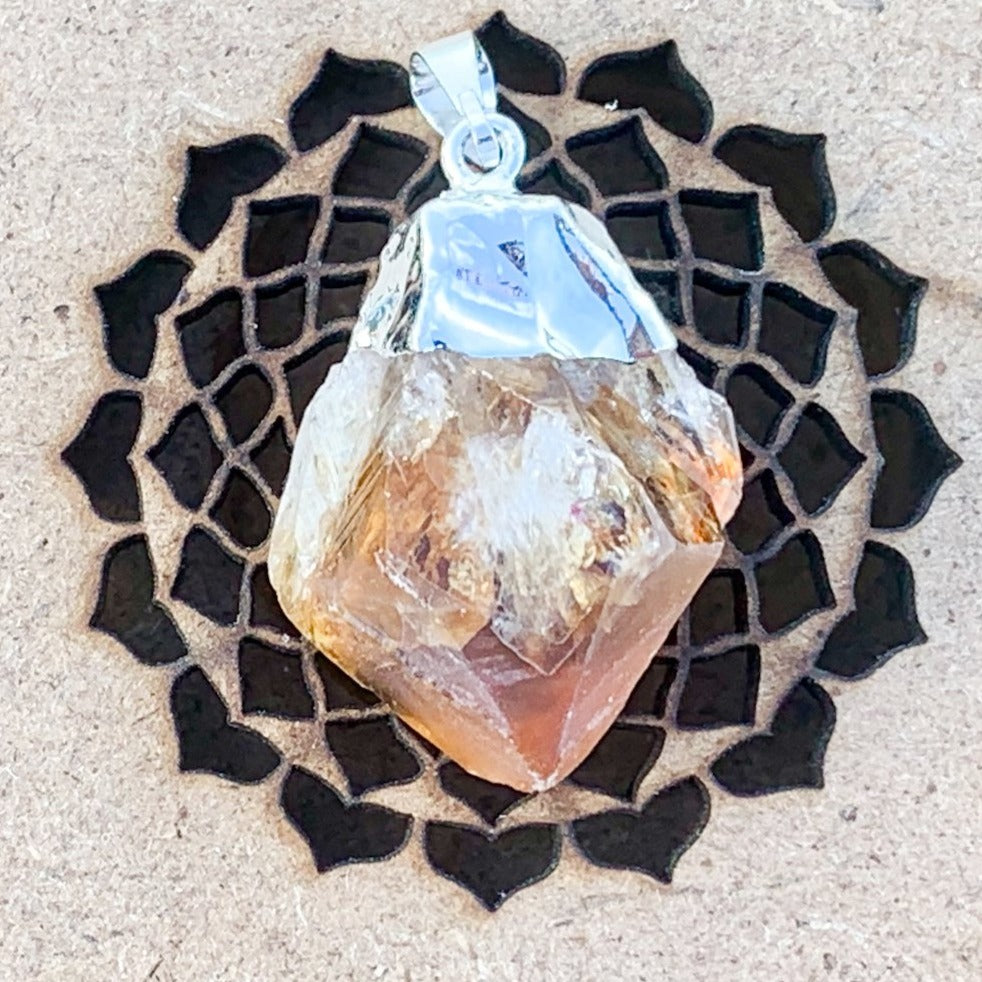 Citrine Stone Silver Necklace. Looking for citrine necklaces? Citrine Jewelry? Find quality citrine gemstone when you shop at Magic Crystals. Magiccrystals.com is a gemstone and crystals store. Citrine is a solar plexus chakra stone used metaphysically to increase, magnify and clarify personal power and energy.