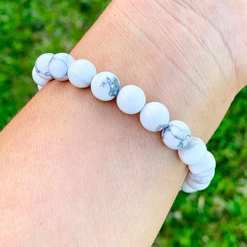 Howlite Bracelet Howlite is a stone of strength. Natural Howlite Smooth Round Beads available with FREE SHIPPING. Magic Crystals carries Howlite Jewelry. Healing Bracelet, Anxiety Bracelet, Beaded Bracelet, Insomnia Bracelet, Gemstone Bracelets for Men. FREE SHIPPING available.