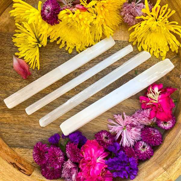 Smudge Kit Sage, Palo Santo and Selenite Stick. Selenita con palo santo y salvia