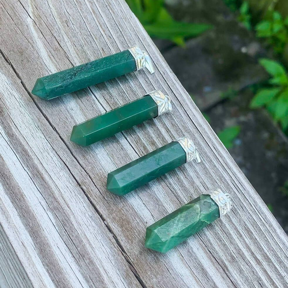Dark-Green-Jade-Necklace. Single Point Crystal Necklace