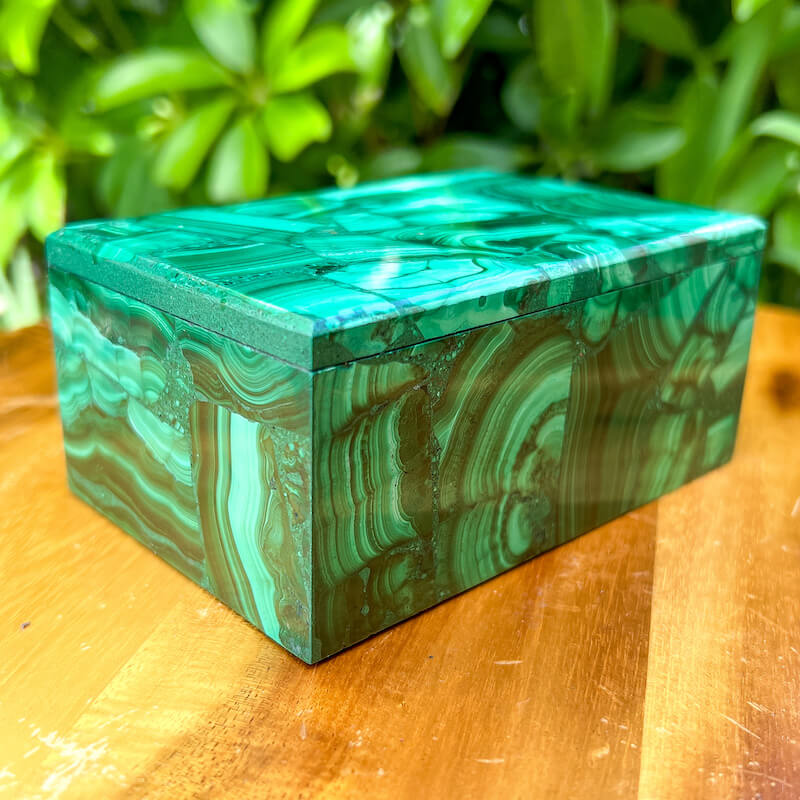 Looking for Genuine Malachite Carving? Shop at MagicCrystals for Genuine Malachite Box - Malachite Carved Jewelry Box - Malachite from Congo, Malachite Jewelry Box, Natural Stone Beautiful Quality Polished Malachite Box, Malachite Gemstone Box, Home Decor. malachite jewelry, malachite stone. Analyzing image Genuine-Malachite-Box-with-Lid-11