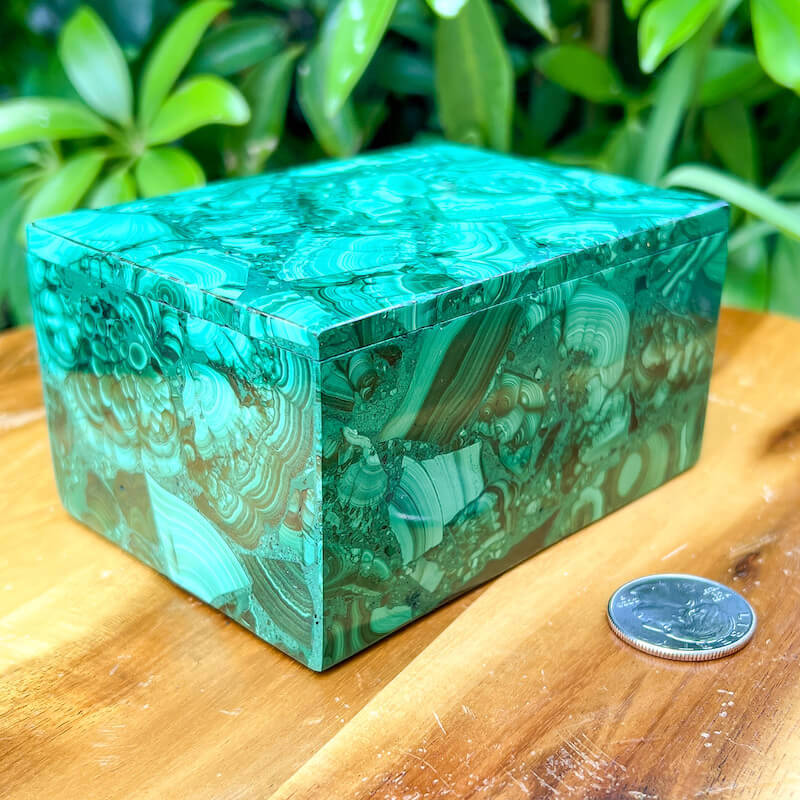 Looking for Genuine Malachite Carving? Shop at MagicCrystals for Genuine Malachite Box - Malachite Carved Jewelry Box - Malachite from Congo, Malachite Jewelry Box, Natural Stone Beautiful Quality Polished Malachite Box, Malachite Gemstone Box, Home Decor. malachite jewelry, malachite stone. Analyzing image Genuine-Malachite-Box-with-Lid-12