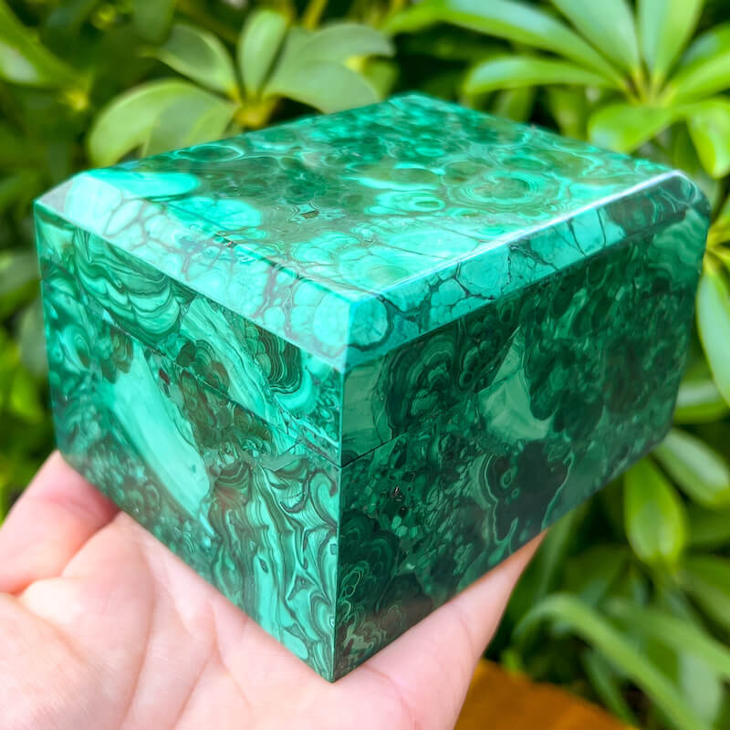 Looking for Genuine Malachite Carving? Shop at MagicCrystals for Genuine Malachite Box - Malachite Carved Jewelry Box - Malachite from Congo, Malachite Jewelry Box, Natural Stone Beautiful Quality Polished Malachite Box, Malachite Gemstone Box, Home Decor. malachite jewelry, malachite stone. Analyzing image Genuine-Malachite-Box-with-Lid-13