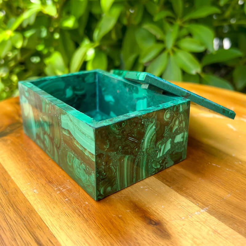 Looking for Genuine Malachite Carving? Shop at MagicCrystals for Genuine Malachite Box - Malachite Carved Jewelry Box - Malachite from Congo, Malachite Jewelry Box, Natural Stone Beautiful Quality Polished Malachite Box, Malachite Gemstone Box, Home Decor. malachite jewelry, malachite stone. Analyzing image Genuine-Malachite-Box-with-Lid-_7
