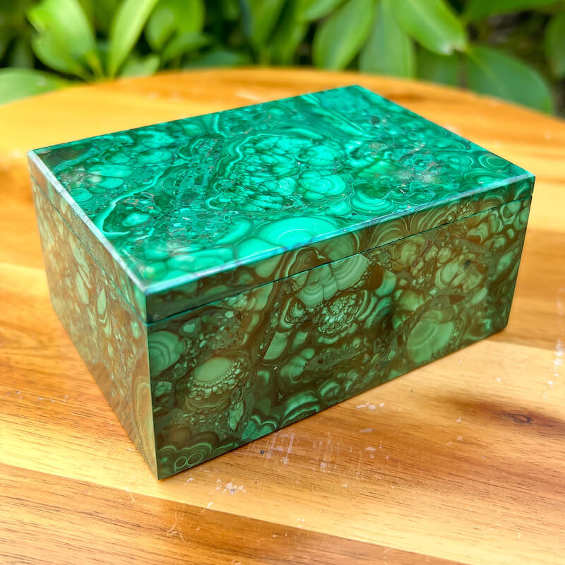 Looking for Genuine Malachite Carving? Shop at MagicCrystals for Genuine Malachite Box - Malachite Carved Jewelry Box - Malachite from Congo, Malachite Jewelry Box, Natural Stone Beautiful Quality Polished Malachite Box, Malachite Gemstone Box, Home Decor. malachite jewelry, malachite stone. Analyzing image Genuine-Malachite-Box-with-Lid-9