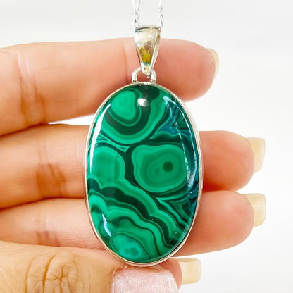 Collar de delfín de malaquita genuina