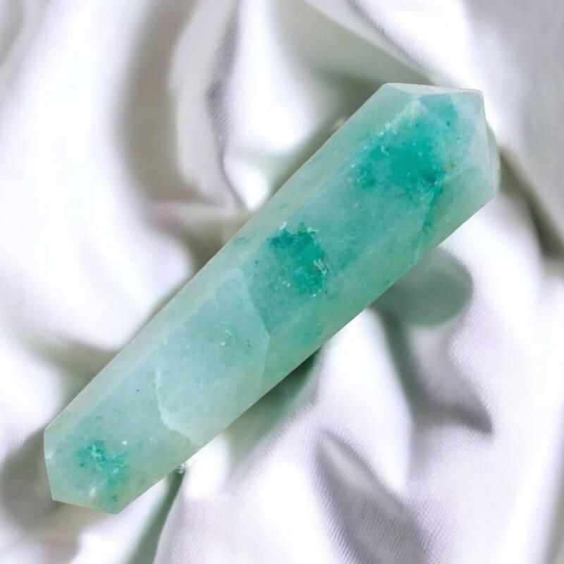 Double Point Stone.    Green-Jade-Stone-Stone-Double-Point. Natural Double Terminated Point Crystal.- Magic Crystal. Natural Double Terminated Point Crystal - MAGICCRYSTALS