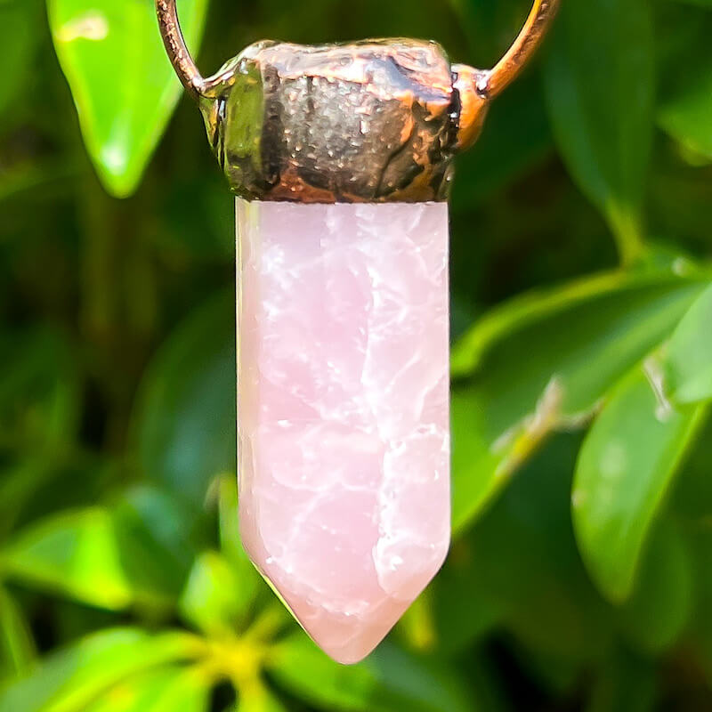 Handmade-Rose-Quartz-and-Kyanite-bronze-necklace. Natural handcrafted bronze necklaces, perfect accessory to spice up your wardrobe with a touch of bohemian flair. Our bronze necklace collection includes hand carved pendants made of natural Amethyst, Clear Quartz, Labradorite, Rose Quartz, Blue Kyanite and more! A true timeless fashion statement.