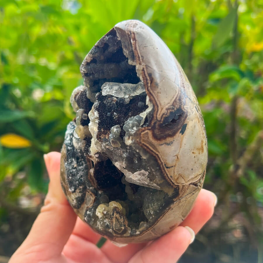 Natural Septarian Crystal Egg UV Reactive Stone Spiritual Healing Crystal Protection Meditation Glowing Energy Dragon Stone Home Decor Gift - MagicCrystals.com