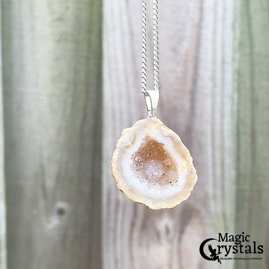 Looking for Druzy Geode Necklace? Shop at Magic Crystals for Agate Necklace and Jewelry, Agate Slice Necklace, Boho Necklace, Crystal Necklace, Silver Agate Slice Raw Necklaces, and Geode Necklace. FREE SHIPPING AVAILABLE. Agate can also be used for Protection, Strength, Harmony, Courage, Healing, Calming.