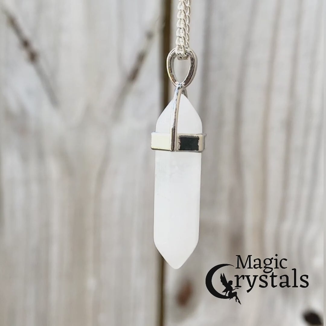 Double Point Gemstone Necklace - Clear Quartz. Looking for a handmade Crystal Jewelry? Find genuine Double Point Gemstone Necklace when you shop at Magic Crystals. Crystal necklace, for mens and women. Gemstone Point, Healing Crystal Necklace, Layering Necklace, Gemstone Appeal  Natural Healing Pendant Necklace. Collar de piedra natural unisex.