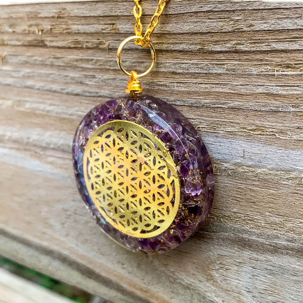Amethyst Orgone Necklace, Sacred Geometry Orgone for Reiki Healing and Crystal Healing Stones. Amethyst Orgone helps against EMF and haarp radiations in our environment. Sacred light within this Orgonite Resin.  Magic Crystals carries filled with healing crystals.