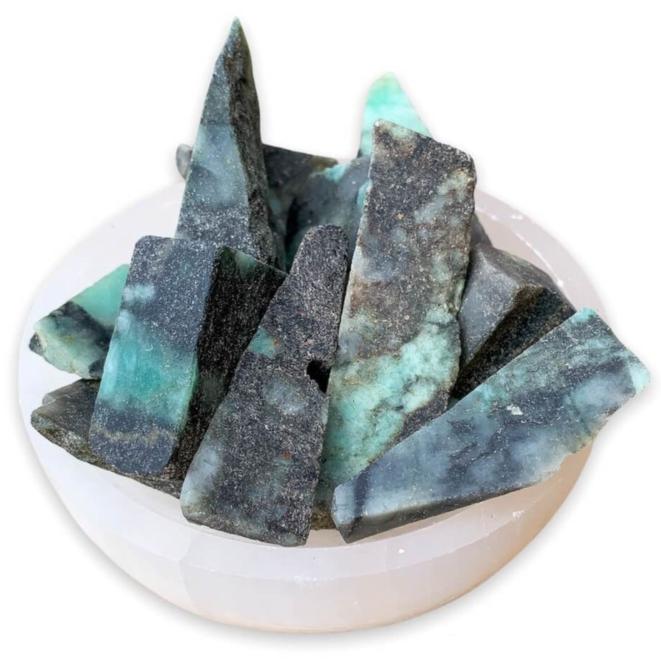 Looking for Emerald Free Form Gemstone - Polished Emerald Slab? Shop at Magic Crystals for genuine emerald polished free form. Natural Emerald Gemstone for HEALING and PROSPERITY. Magiccrystals.com offers the best quality gemstones. FREE SHIPPING AVAILABLE.