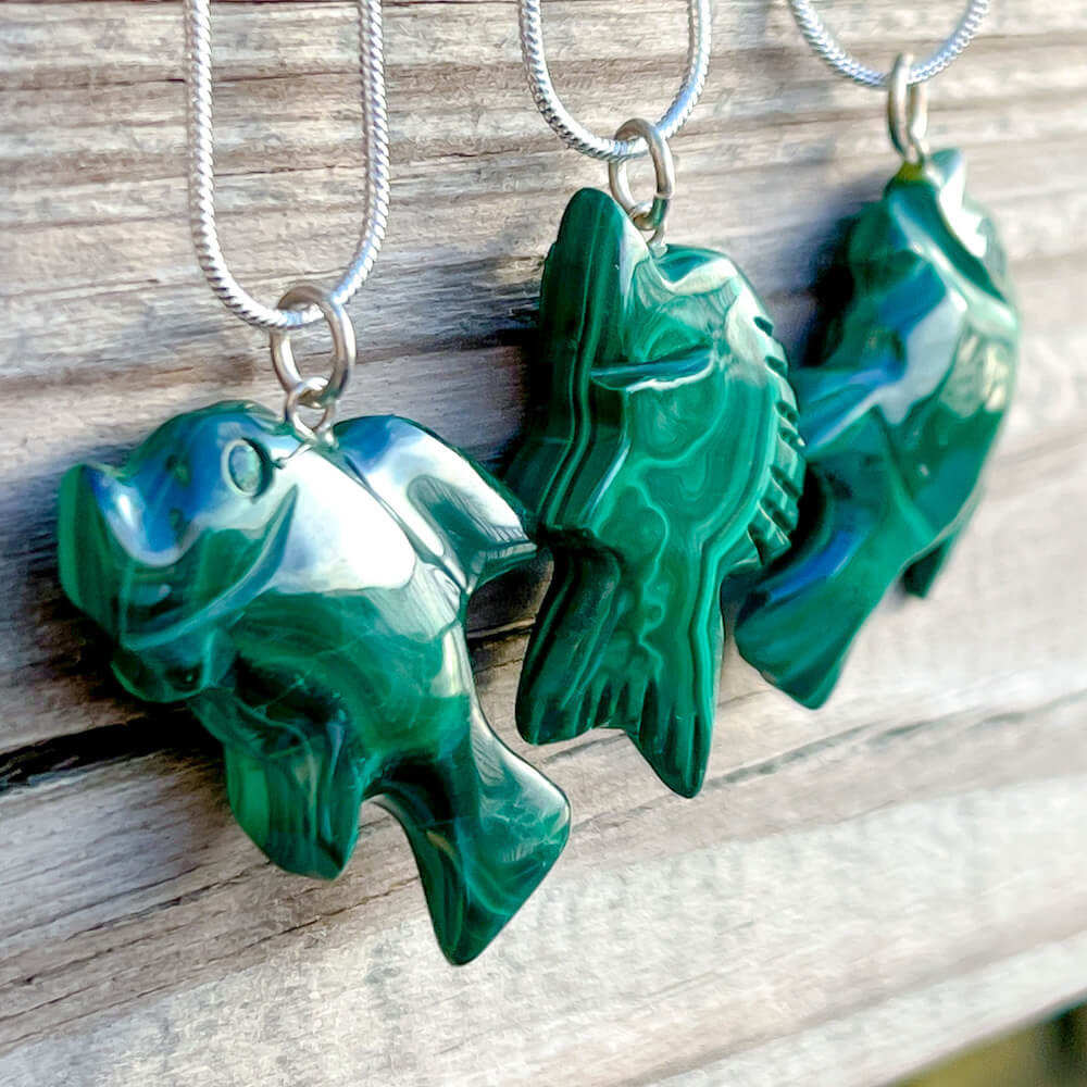 Malachite Fish Pendant Necklace - Malachite Jewelry at Magic Crystals. Malachite stimulates the heart chakra. Makes a perfect Valentine's day gift or Christmas Present. Malachite is ideal for burning through the fog of emotional confusion. Heart chakra stones - heart chakra crystals - malachite jewelry
