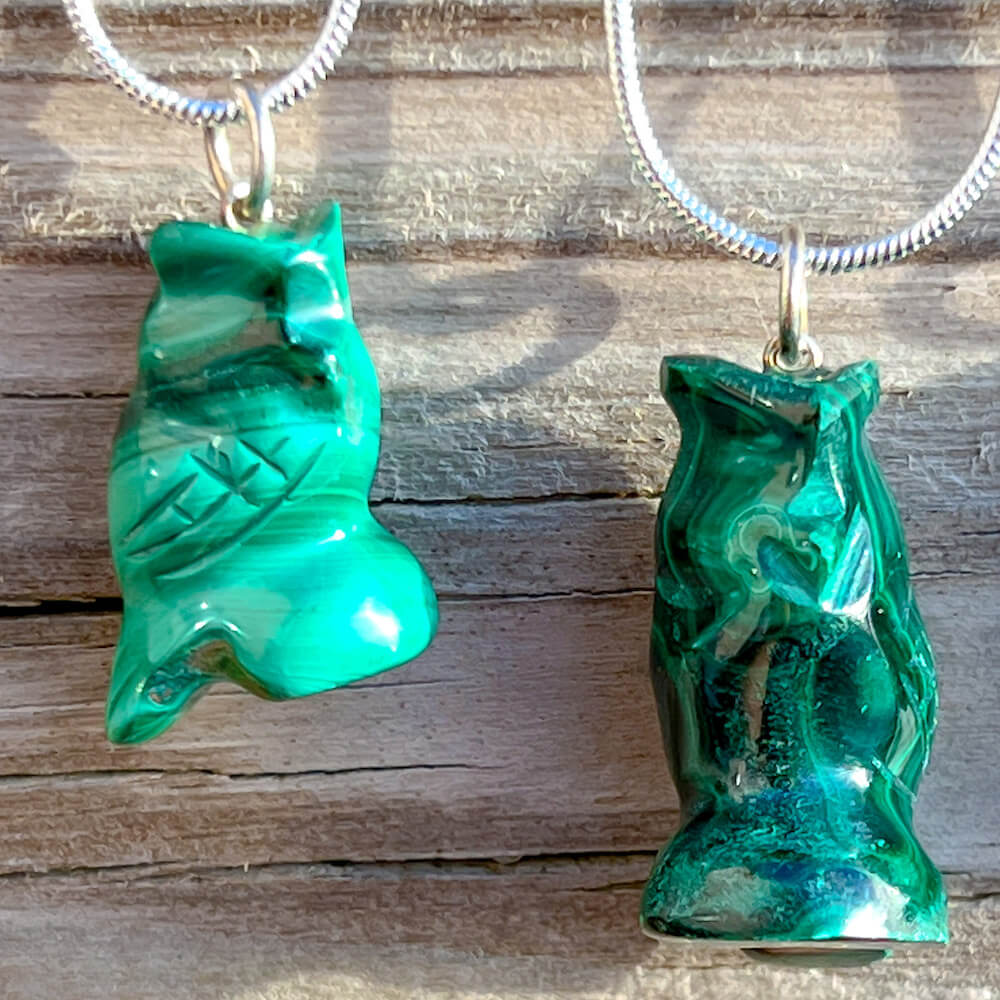 Malachite Owl Pendant Necklace - Malachite Jewelry at Magic Crystals. Malachite stimulates the heart chakra. Makes a perfect Valentine's day gift or Christmas Present. Malachite is ideal for burning through the fog of emotional confusion. Heart chakra stones - heart chakra crystals - malachite jewelry