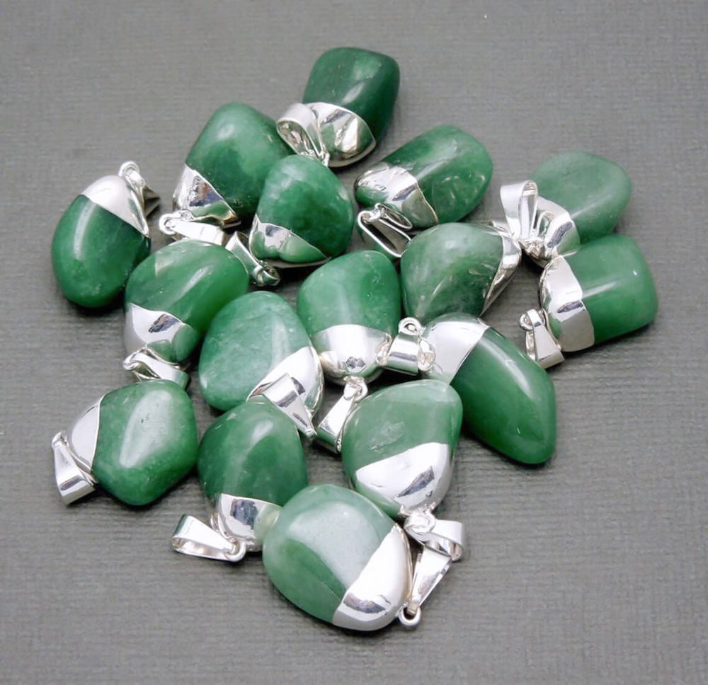 Shop for the best quality and beautiful Green Aventurine Crystal Necklaces. Green Aventurine Crystal Necklaces and pendants with Natural Gemstone Semi Precious Healing Jewelry. Free Shipping Available on Magic Crystals Pendientes en forma de corazon. Pendientes y collares verdes.