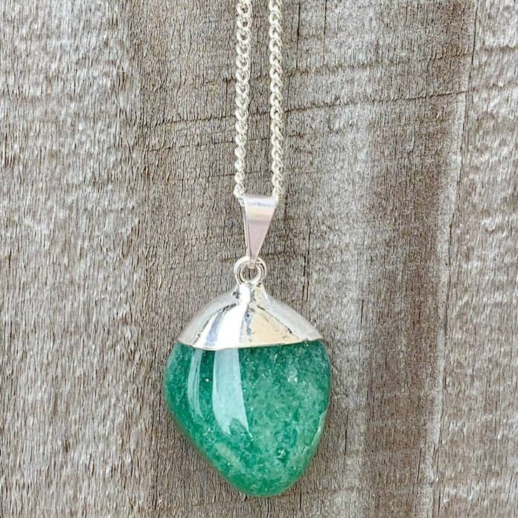 Shop for the best quality and beautiful Green Aventurine Crystal Necklaces. Green Aventurine Crystal Necklaces and pendants with Natural Gemstone Semi Precious Healing Jewelry. Free Shipping Available on Magic Crystals Pendientes en forma de corazon. Pendientes y collares verdes.