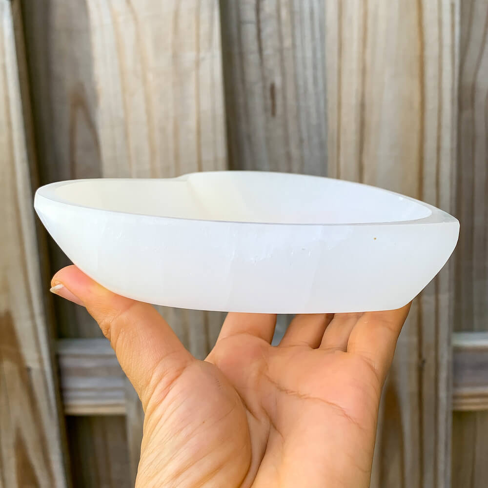 Looking for a selenite Heart bowl with Free Shipping? Shop at Magic Crystals for handcrafted Selenite Ritual Bowl, Charging Bowl, Selenite Alter Bowl, Selenite Bowls, Selenite Cleansing Bowls. Selenite quickly opens and activates the third eye, crown chakra, and the Soul Star chakra above the head.