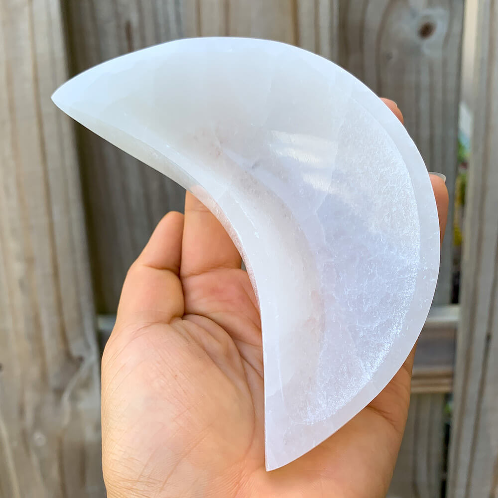 Looking for a selenite Moon bowl with Free Shipping? Shop at Magic Crystals for handcrafted Selenite Ritual Bowl, Charging Bowl, Selenite Alter Bowl, Selenite Bowls, Selenite Cleansing Bowls. Selenite quickly opens and activates the third eye, crown chakra, and the Soul Star chakra above the head.