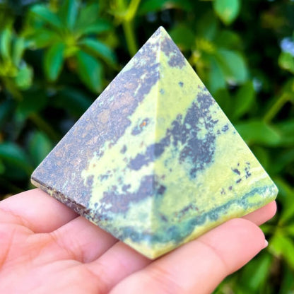 Looking for Green Serpentine Pyramid? Shop at Magiccrystals.com for Genuine Green Peruvian Serpentine Magnatite Pyramid - Serpentine Pyramid - Stone Point. Magic Crystals FREE SHIPPING on quality crystals. Serpentine is associated with the heart chakra and increases love and nurturing.