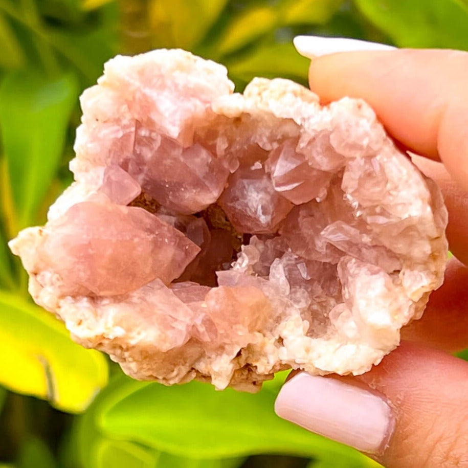 Pieza de geoda de cristal de amatista rosa de Argentina 