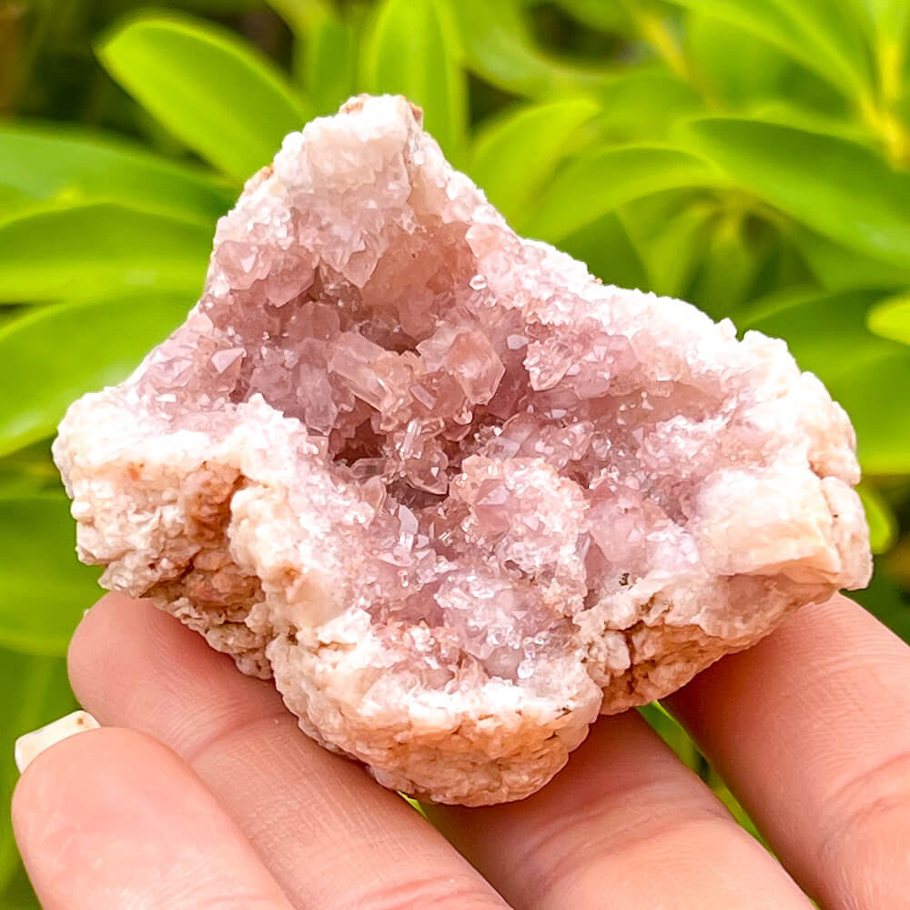 Pieza de geoda de cristal de amatista rosa de Argentina 