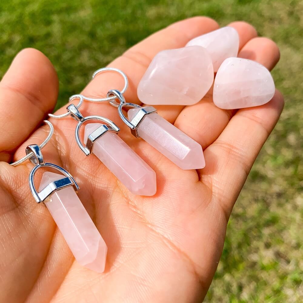 Double Point Gemstone Necklace - Rose Quartz. Looking for a handmade Crystal Jewelry? Find genuine Double Point Gemstone Necklace when you shop at Magic Crystals. Crystal necklace, for mens and women. Gemstone Point, Healing Crystal Necklace, Layering Necklace, Gemstone Appeal Natural Healing Pendant Necklace. Collar de piedra natural unisex.