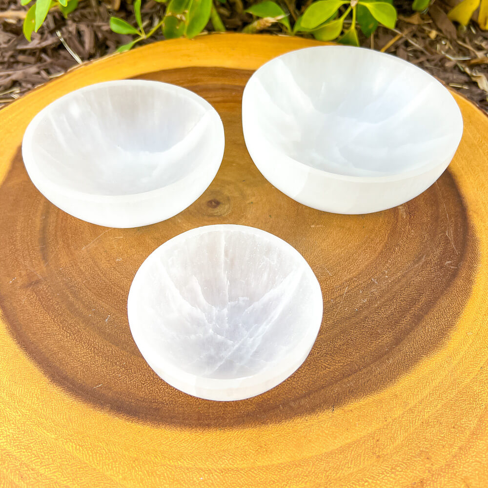 Looking for a selenite bowl with Free Shipping? Shop at Magic Crystals for handcrafted Selenite Ritual Bowl, Charging Bowl, Selenite Alter Bowl, Selenite Bowls, Selenite Cleansing Bowls. Selenite quickly opens and activates the third eye, crown chakra, and the Soul Star chakra above the head.