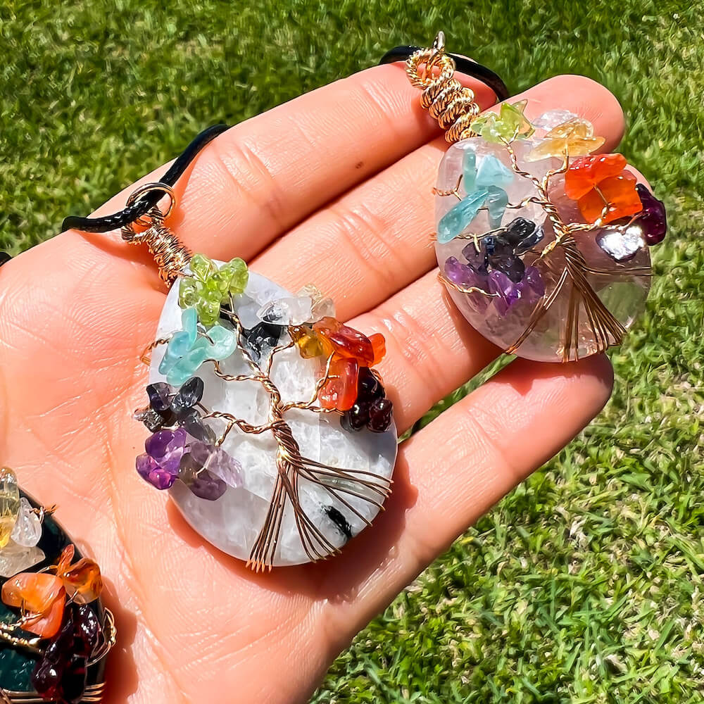 Looking for a gift for mother/her, tree of life necklace, stone necklace, pendant? Shop at Magic Crystals for a 7 Chakra Tree Of Life Drop Necklace. 7 Chakra necklaces, and seven chakras jewelry pieces. Handmade Natural Amethyst Crystal. Amethyst Drop shape, teardrop, Protection Necklaces.