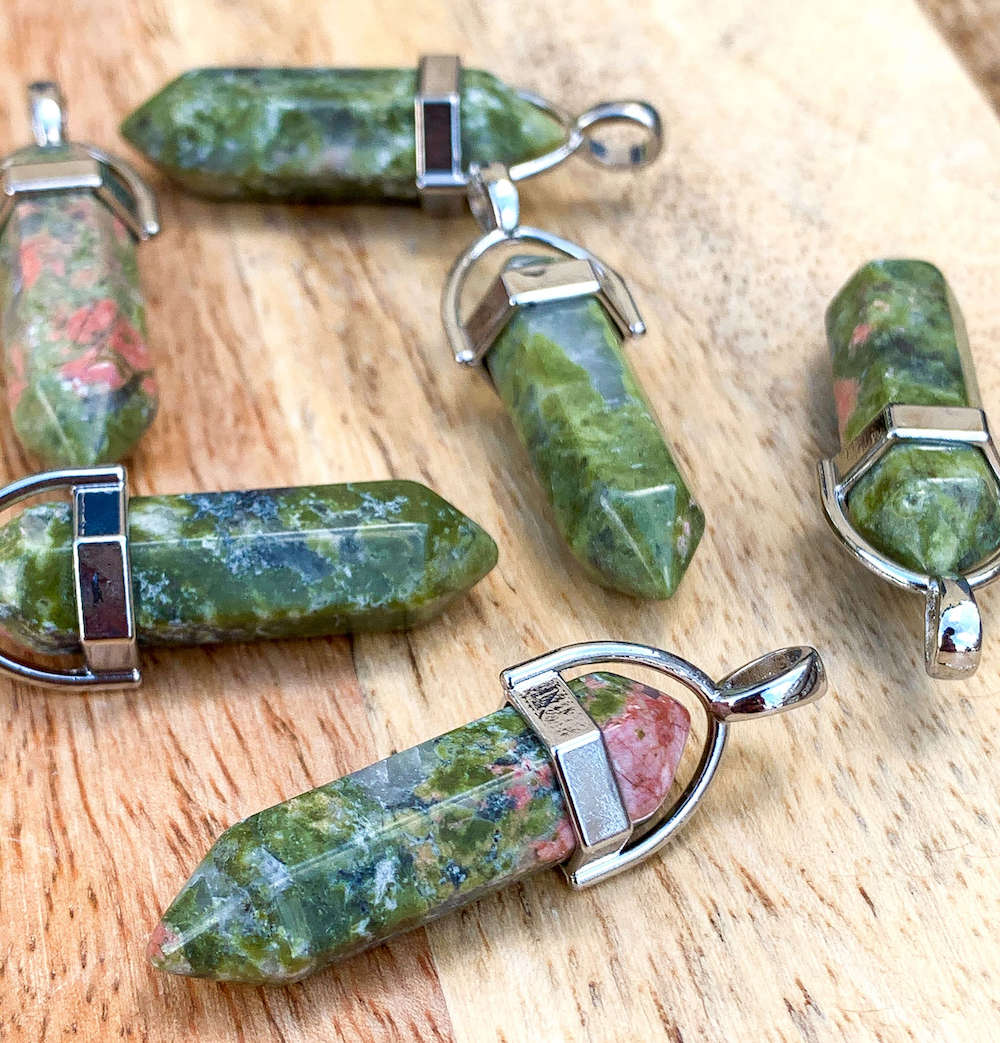 Double Point Gemstone Necklace - Unakite. Looking for a handmade Crystal Jewelry? Find genuine Double Point Gemstone Necklace when you shop at Magic Crystals. Crystal necklace, for mens and women. Gemstone Point, Healing Crystal Necklace, Layering Necklace, Gemstone Appeal Natural Healing Pendant Necklace. Collar de piedra natural unisex.