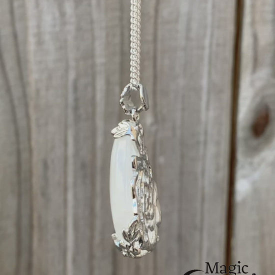Clear Quartz Stone Handmade Tear Drop Flower Necklace Magic Crystal miami store